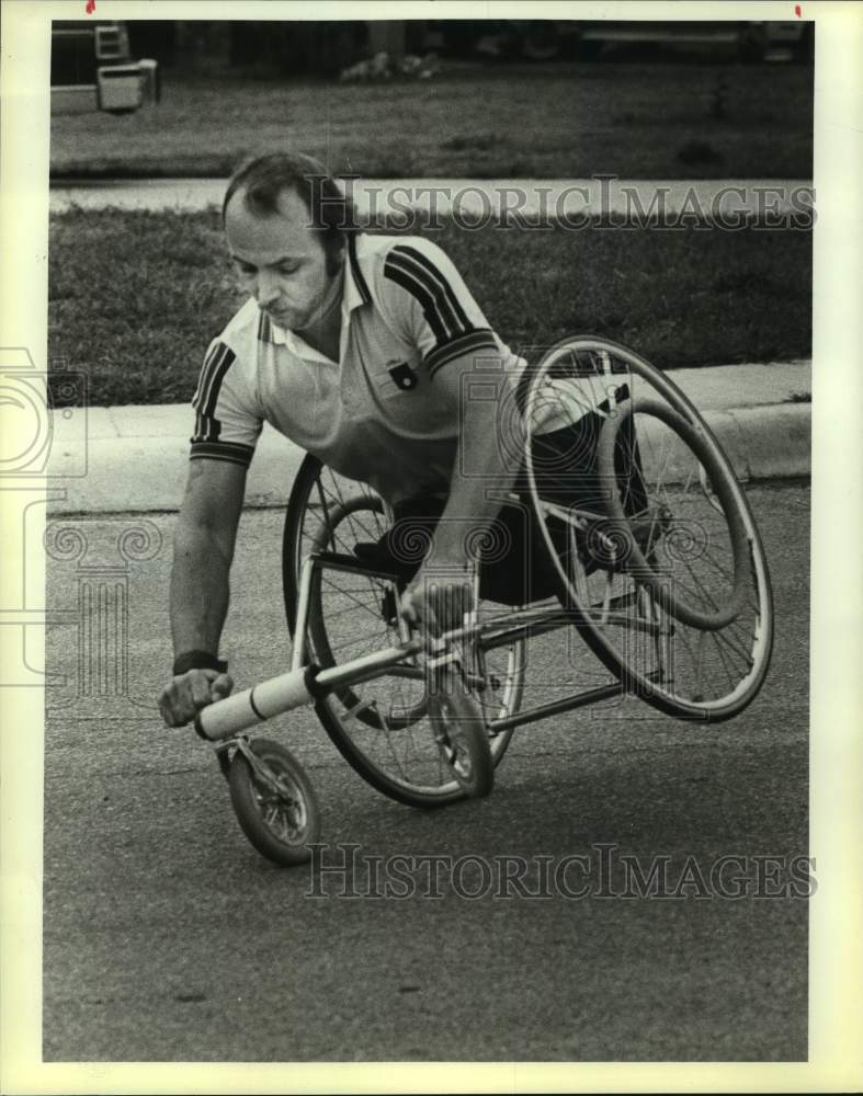1983 Press Photo Wheelchair athlete Richard Thomas in action - sas16628 - Historic Images