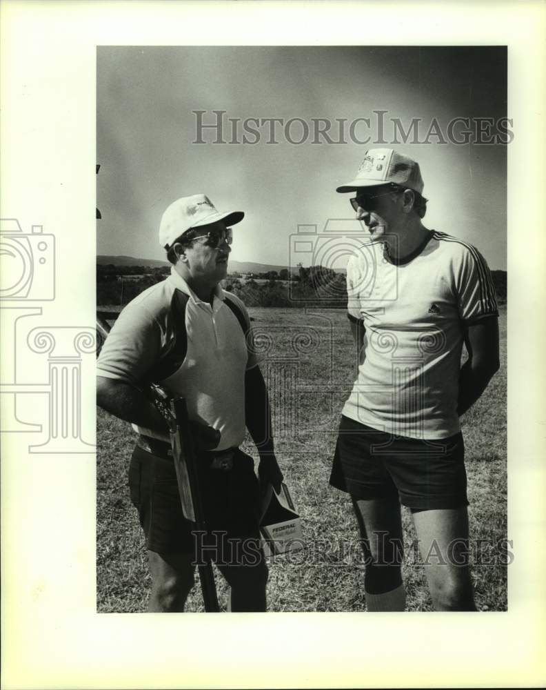 1986 Press Photo Trap shooters Wayne Mayes and Adrian Couseus - sas16641 - Historic Images