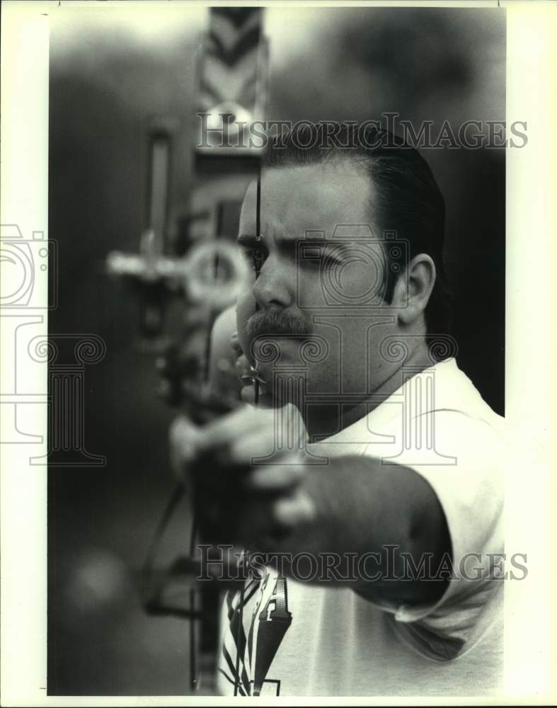 1994 Press Photo Archery champion Harvey Lilburn - sas16674 - Historic Images
