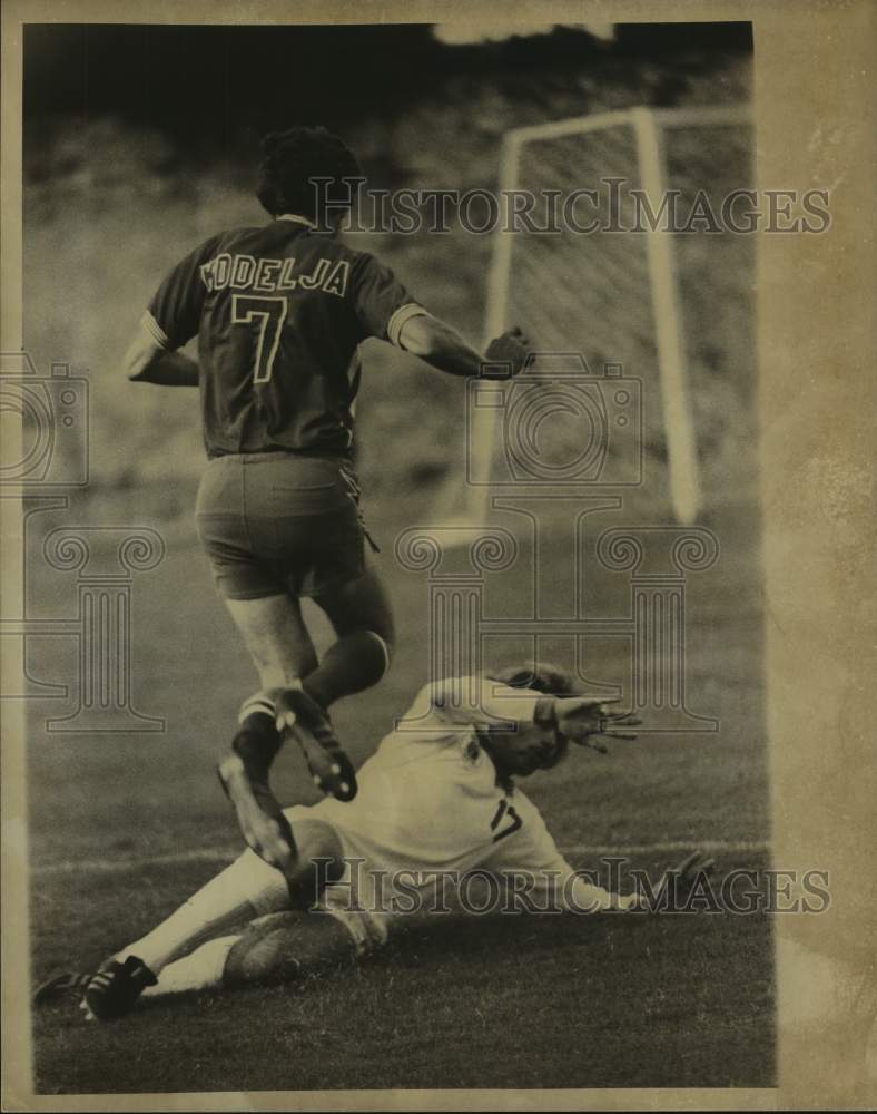 Press Photo Soccer player Victor Kodelja - sas16680 - Historic Images