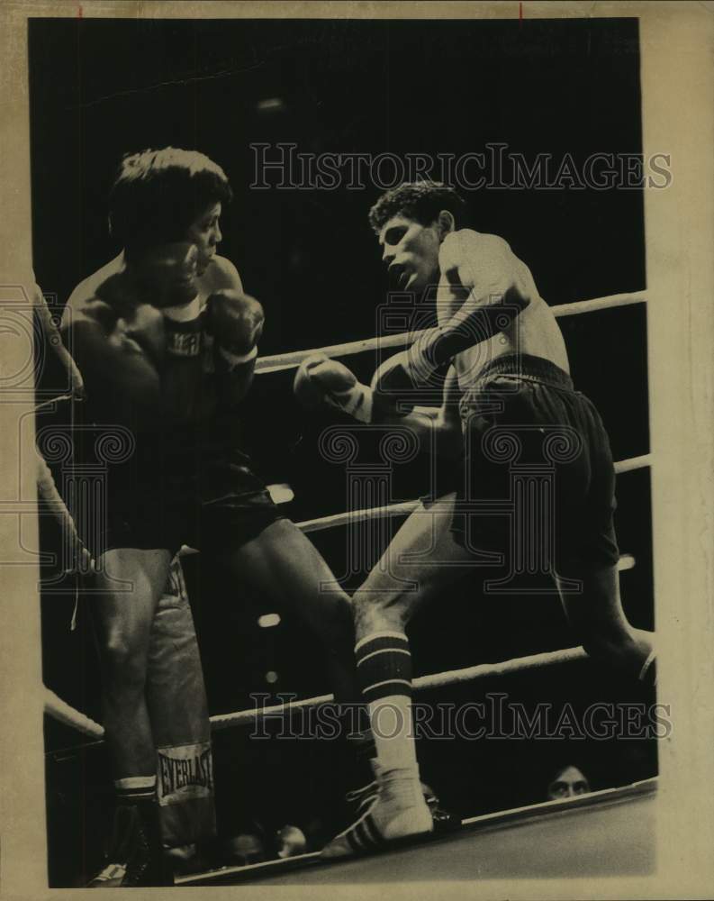 1979 Press Photo Boxers Alijos Rodriguez and David Madrid during a bout - Historic Images