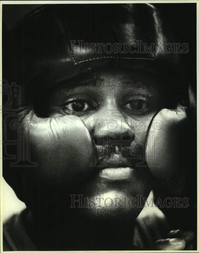 1986 Press Photo Boxer Julian Solis - sas16774 - Historic Images