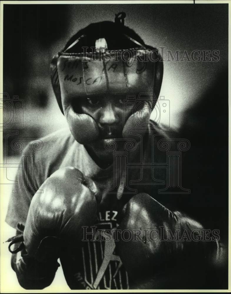1986 Press Photo Boxer Julian Solis - sas16775 - Historic Images