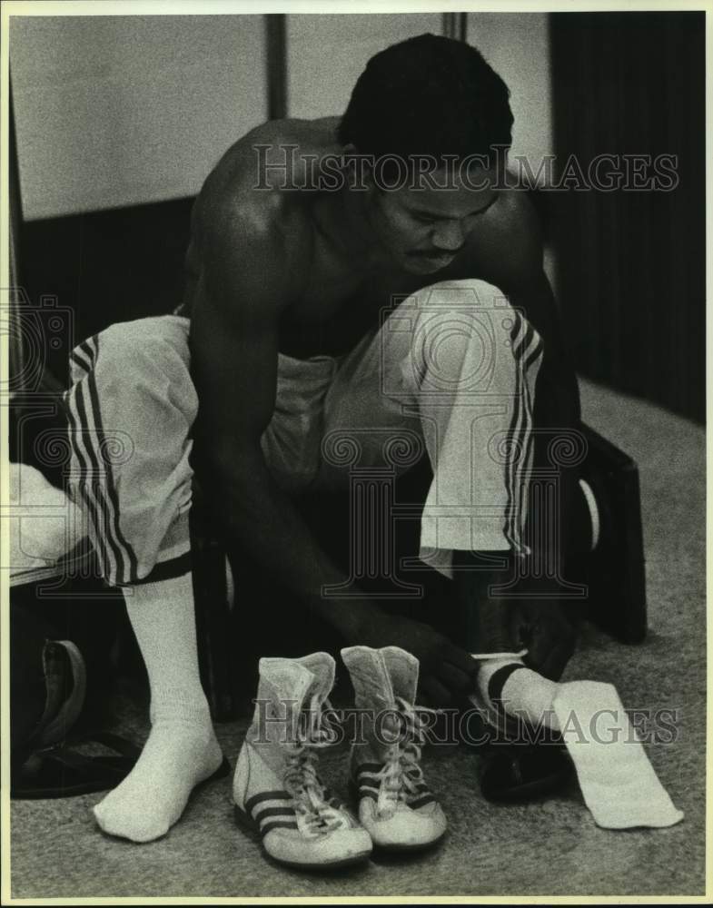 1986 Press Photo Boxer Julian Solis - sas16777 - Historic Images