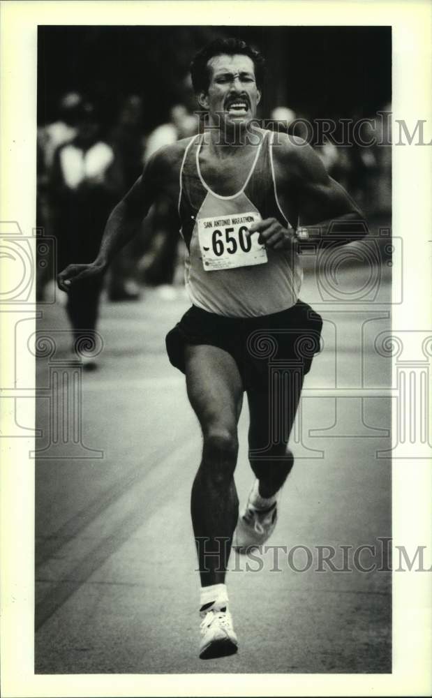 1993 Press Photo San Antonio Marathon winner Juan Sena Palacios of Mexico - Historic Images