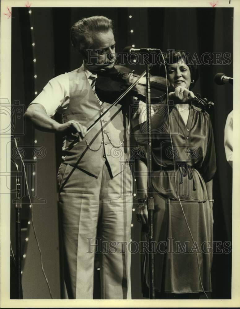 1979 Press Photo Country musicians Senator Robert Byrd and Bonnie Gillam - Historic Images