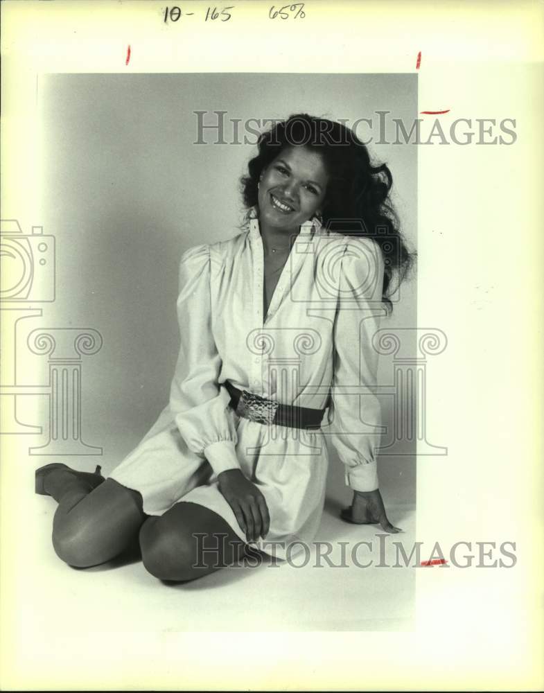 1984 Press Photo San Antonio Gunslingers cheerleader Debbie Strus - sas16905 - Historic Images