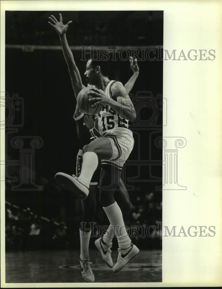 1984 Press Photo San Antonio Spurs basketball player John Lucas vs. Warriors - Historic Images