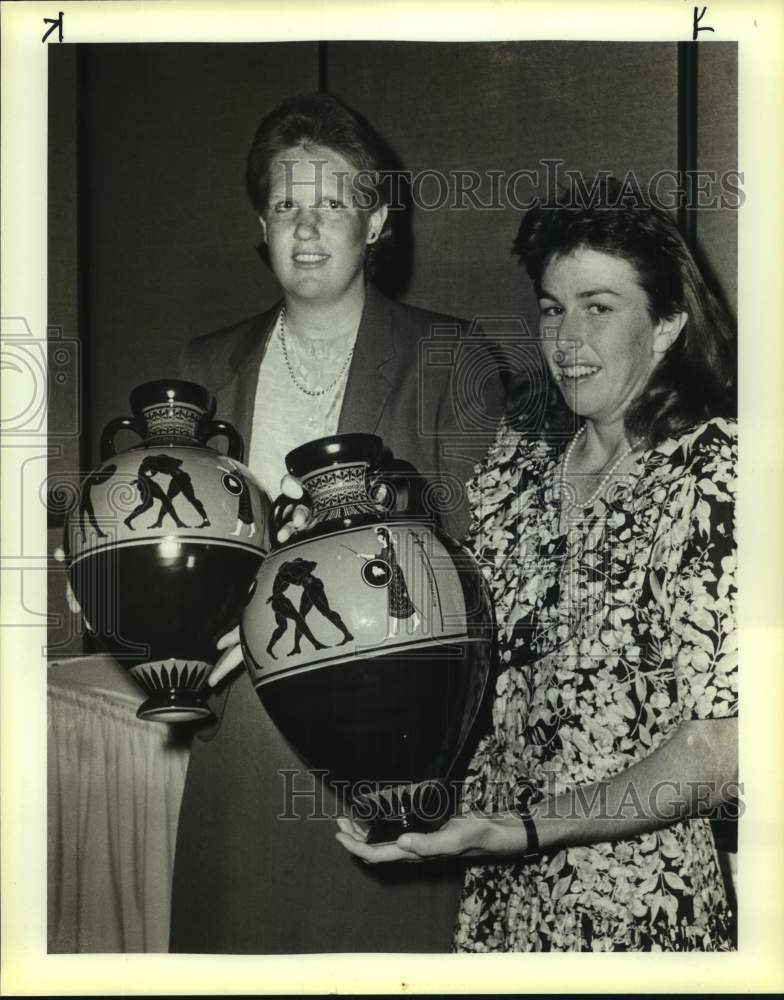 1986 Press Photo Margaret Martinovich and Gretchen Rush, Olympic Awards - Historic Images