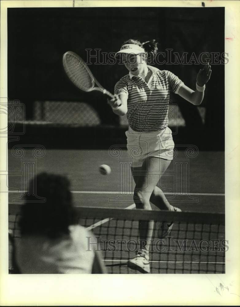 1984 Press Photo Tennis player Gretchen Rush in action - sas17056 - Historic Images