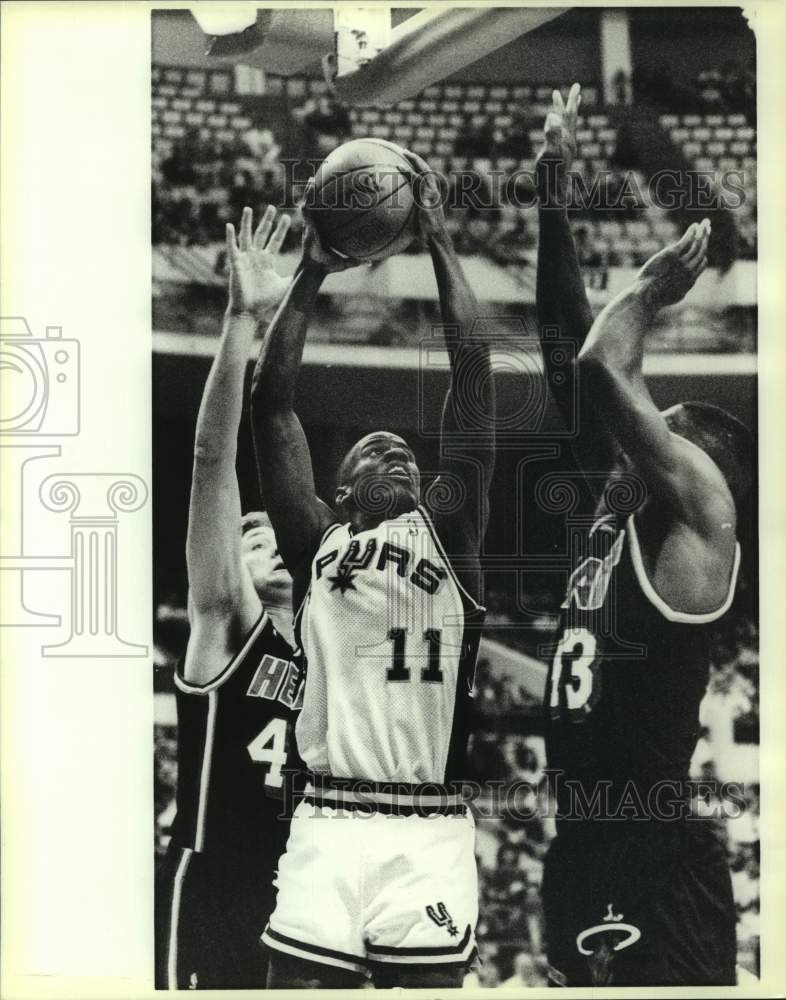 1989 Press Photo Miami Heat and San Antonio Spurs play NBA basketball - Historic Images