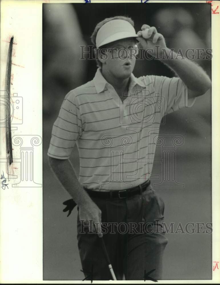 1988 Press Photo Golfer Tom Kite sighs in relief after a birdie - sas17128 - Historic Images