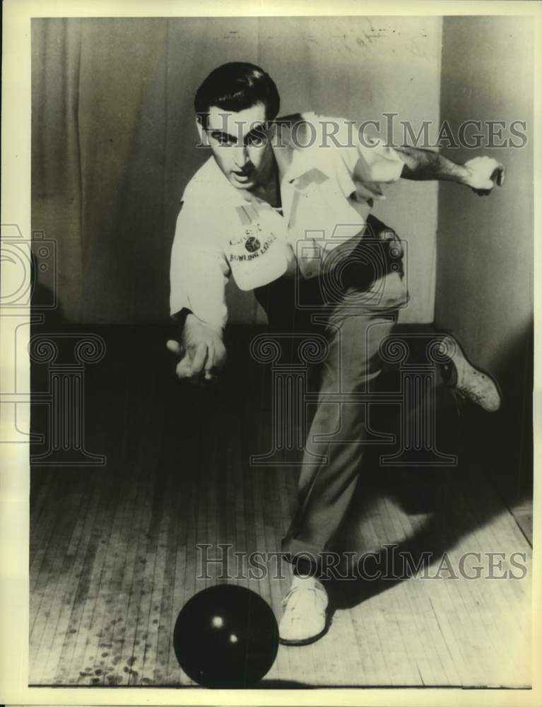 1980 Press Photo Bowler Carmen Salvino in NBC's "Legends of Bowling" - sas17189 - Historic Images
