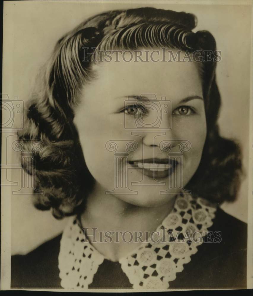 Press Photo Miner's daughter Stephany Saja, engaged to Francis Hitchcock - Historic Images