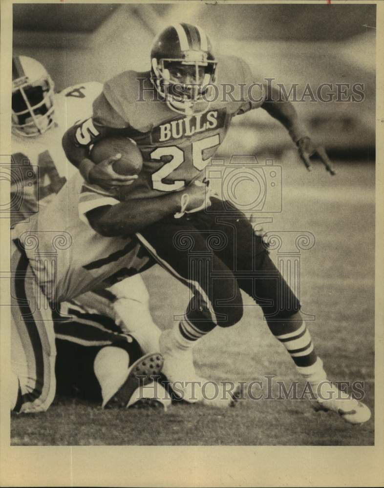 1982 Press Photo San Antonio Bulls and Texas play football - sas17435- Historic Images
