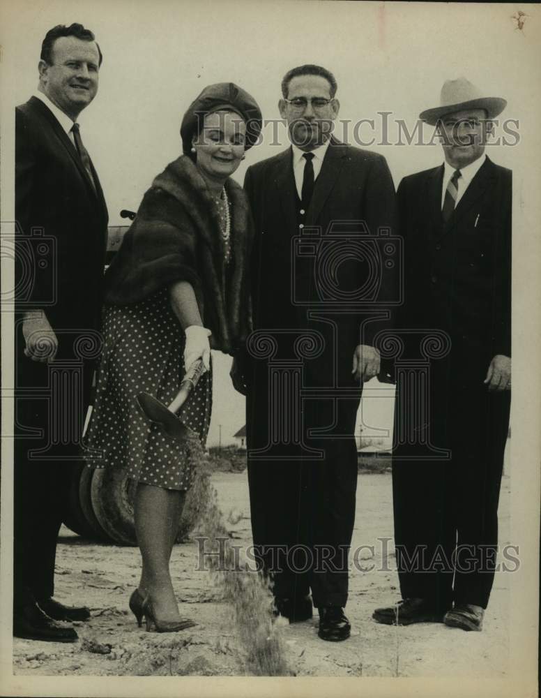 1966 Press Photo Red McCombs, S.E. Cockrell, Sidney Salzman, Rex Kitchens-Historic Images