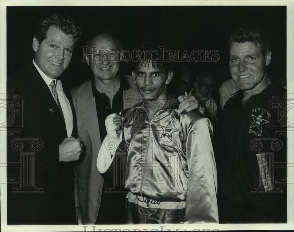 Press Photo Boxer Rafael Ruelas with Gene Hackman and other supporters - Historic Images