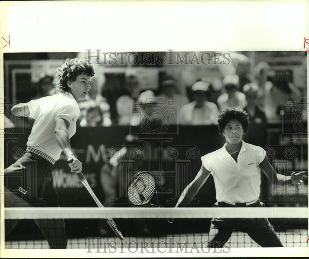 1988 Press Photo Tennis partners Helena Sukova and Lori McNeil, U.S. Hardcourts - Historic Images