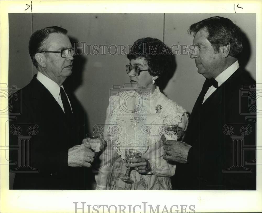 1986 Press Photo Ralph Thayer with Margaret and Don Maisel at St. Mary's - Historic Images