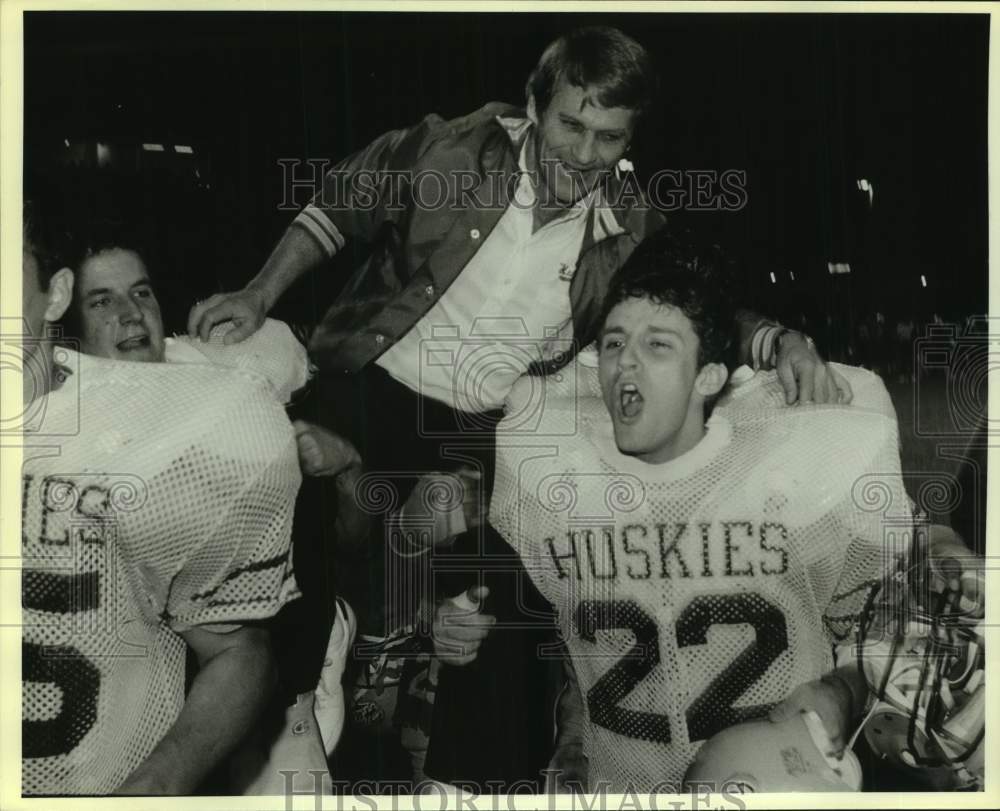 1986 Press Photo Holmes coach Gary Maleski with player Derek Murie - sas18114 - Historic Images