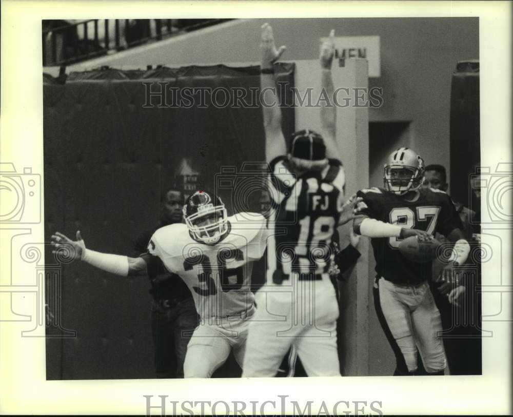 1988 Press Photo New Orleans Saints and New York Giants play NFL football - Historic Images