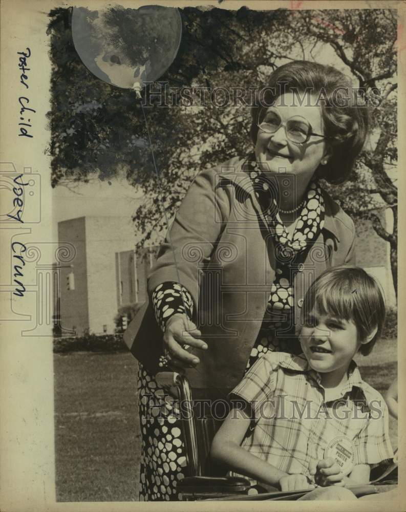 1978 Press Photo San Antonio mayor Lila Cockrell with MD poster boy Joey Crum- Historic Images