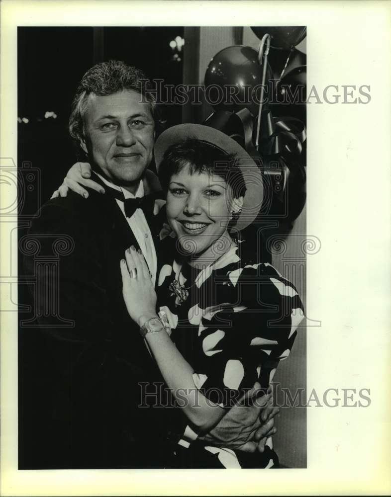 1987 Press Photo Auctioned bachelor Charlie Casper and Cynthia Taylor - Historic Images