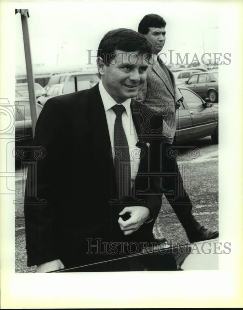 1990 Press Photo Mexico secretary of tourism Pedro Joaquin Coldwell - sas18337- Historic Images