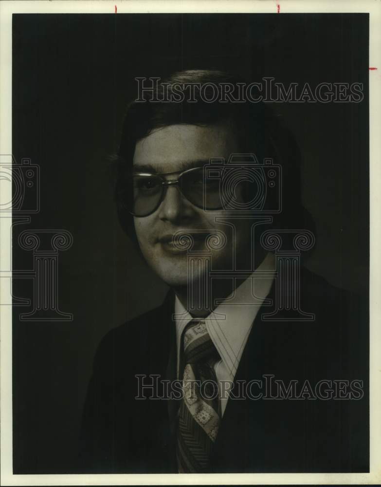 1975 Press Photo Mercantile Bank cashier Tim Debner - sas18482 - Historic Images