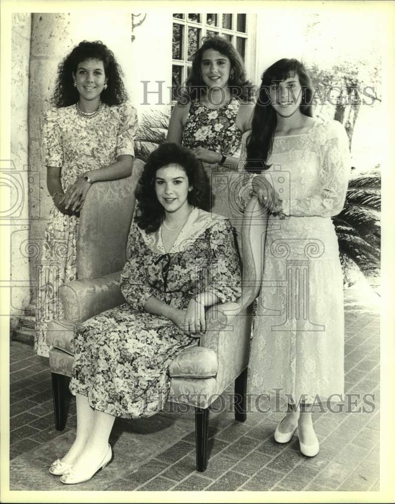 1989 Press Photo Sembradores de Amistad debutantes - sas18576 - Historic Images
