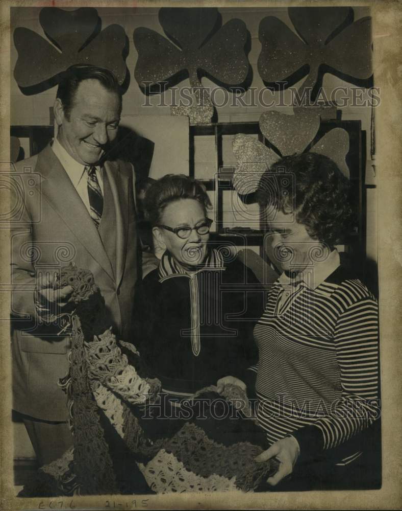 1979 Press Photo JIm Delaney, Isabella Regnier, Pat Peak, Shamrock Flea Market - Historic Images