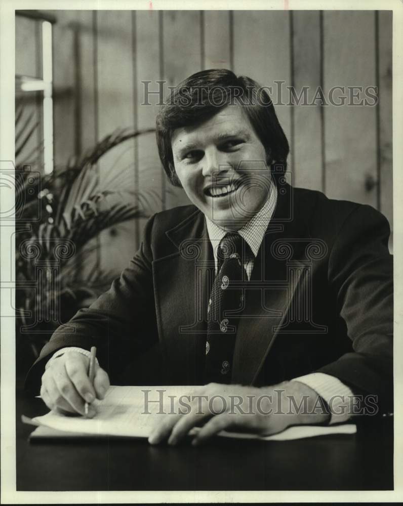 1975 Press Photo Bob Conine, president and owner, San Antonio Budget Rent-a-Car- Historic Images