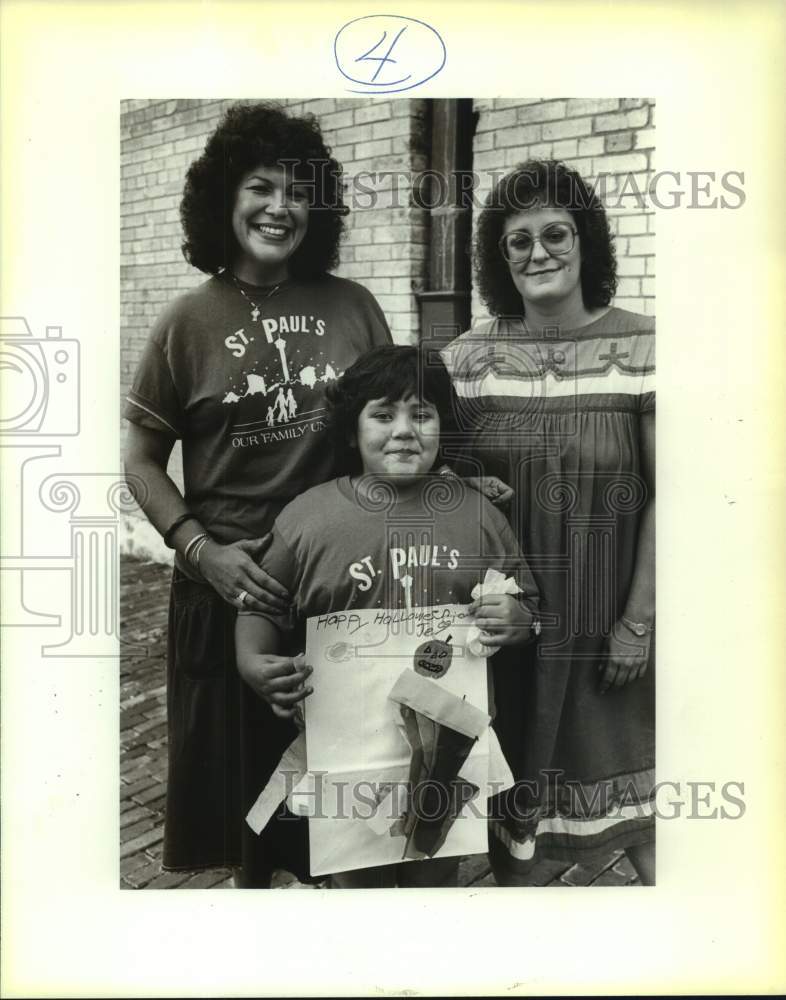 1987 Press Photo Museum of Art , Emma and Jessica Contreras, Mary Jobes - Historic Images
