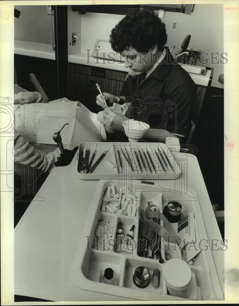 1985 Press Photo Dentist Dr. John Covert - sas18706 - Historic Images