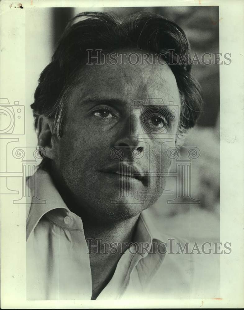 1983 Press Photo Author Robin Cook - sas18760 - Historic Images