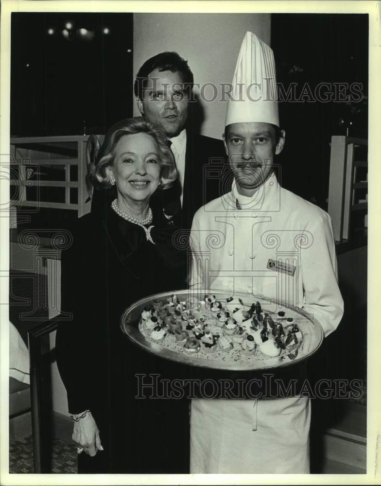 1988 Press Photo Crystal Ball tasting, Kathleen Pryor, Tony Conway, Chris Miller - Historic Images