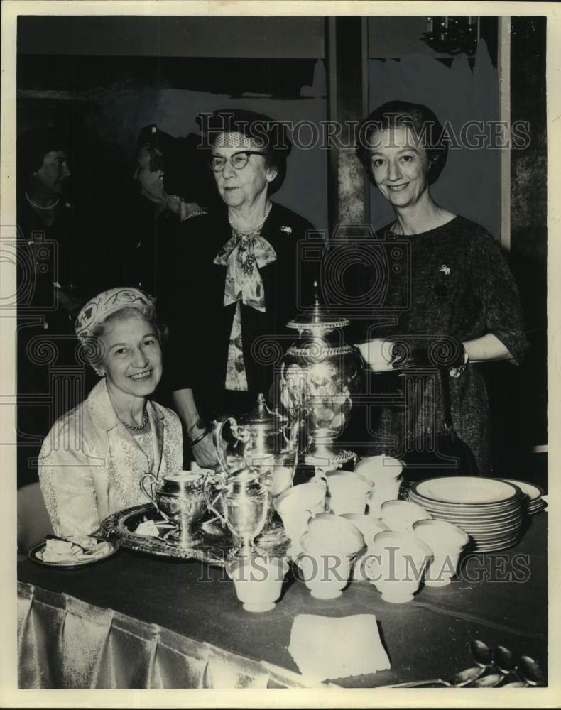 Press Photo Mrs. Elbert DeCoursey, Mrs. M.B. Webb, Mrs. R.H. Eckhardt - Historic Images