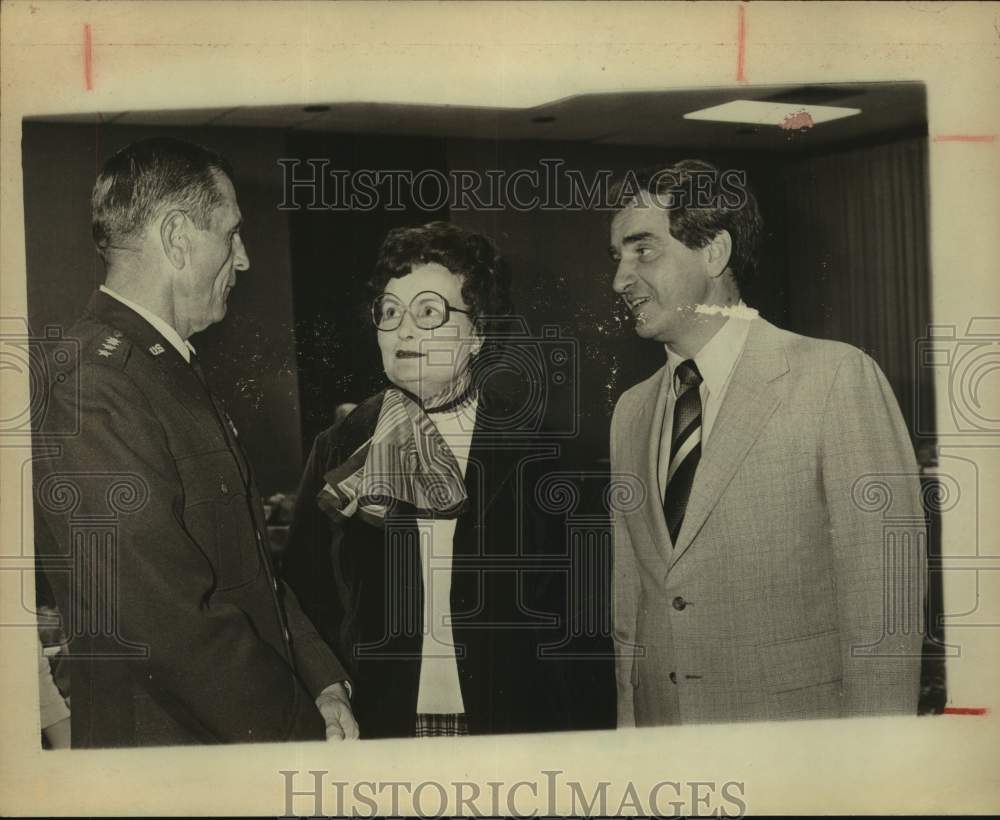 1980 Press Photo General Bennie Davis, Lila Cockrell &amp; Joe Bradley - sas18905 - Historic Images