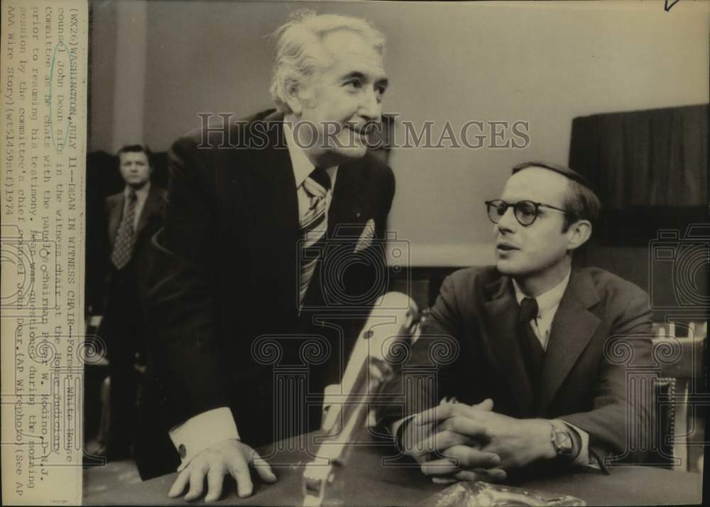 1974 Press Photo John Dean Chats with Peter W. Rodino at House Judiciary Hearing - Historic Images