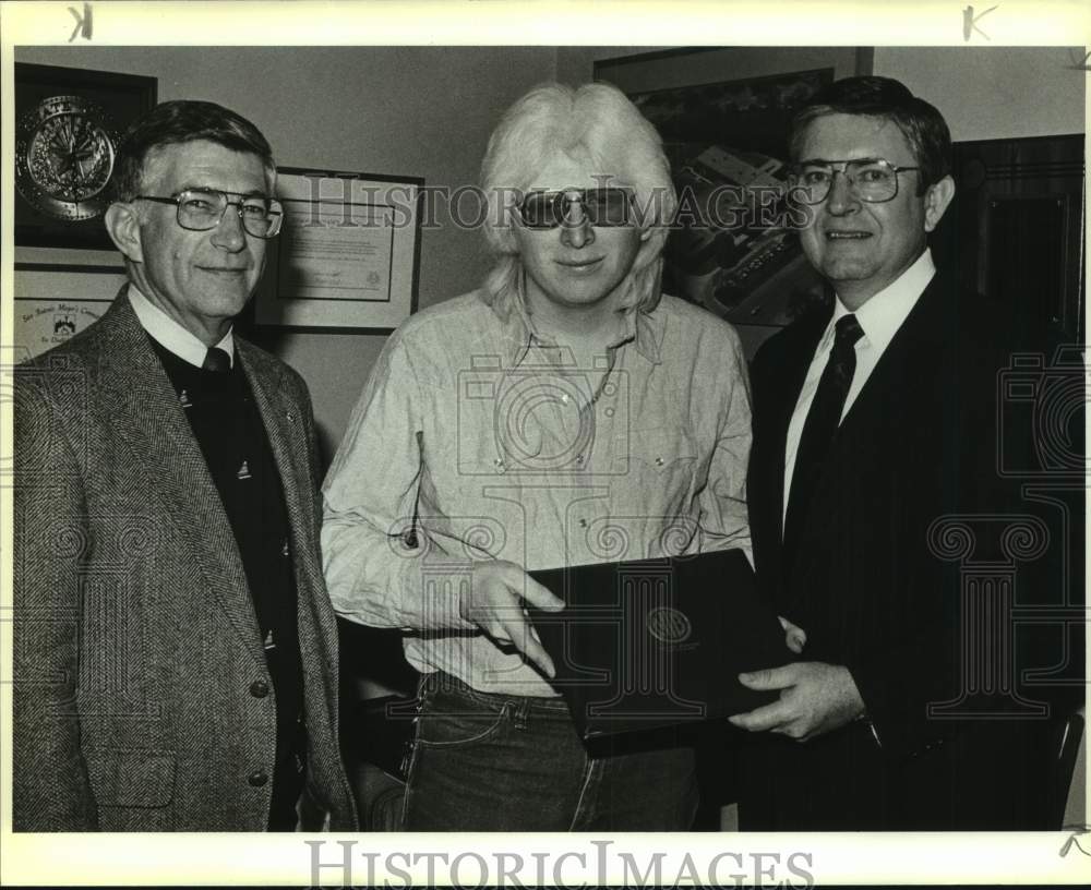 1989 Press Photo Jerry Cowan, Jeffrey Torrez, Sr. &amp; Bob Plunkett, San Antonio - Historic Images