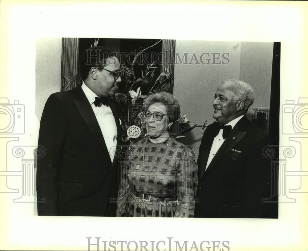 1987 Press Photo Judge Jim Conley &amp; Lillian &amp; Roy Burley at Country Club - Historic Images