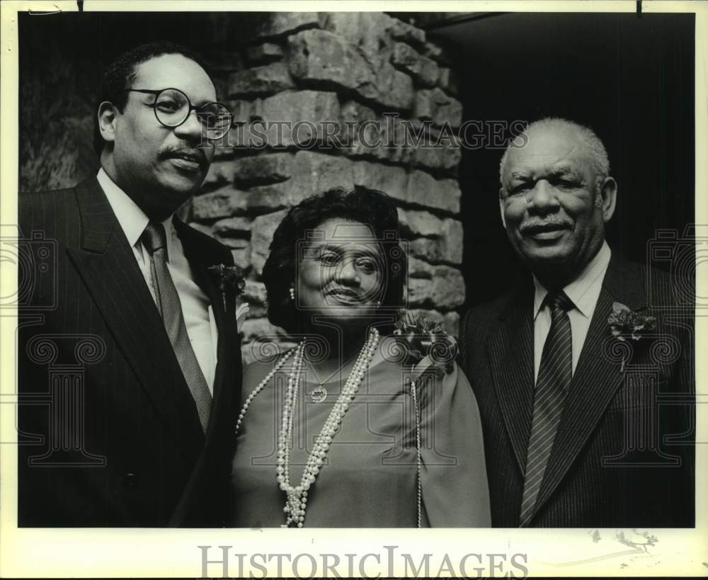 1986 Press Photo Judge Jim Conley & Gloria & Clarence McGowan at El Tropicano - Historic Images