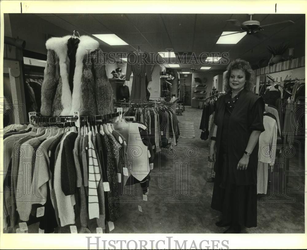1988 Press Photo Clothing Shop Owner Barbara Conley in Clothing Store - Historic Images