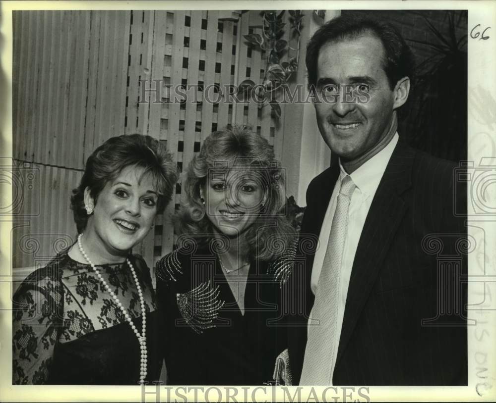 1987 Press Photo Ondrea Cooper&amp; Diana &amp; Joe Donahue at New Home of B.K Johnson - Historic Images