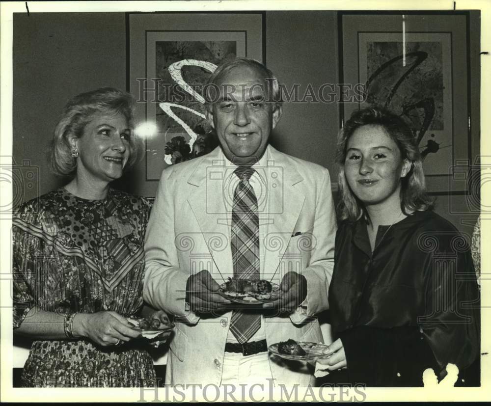 1988 Press Photo Suzanne Easterling, Bill Cooley &amp; Frances Lowenfield at Party- Historic Images