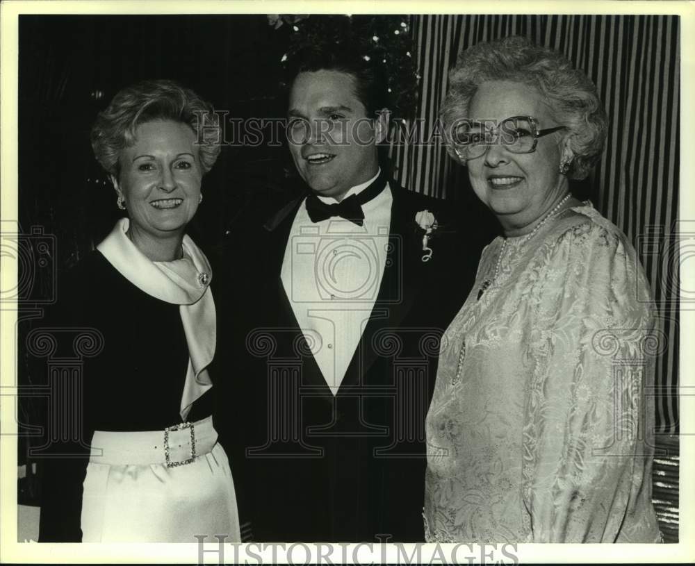1988 Press Photo Nancy Zachry, Tony Conway &amp; Betty Thorne at Crystal Ball- Historic Images
