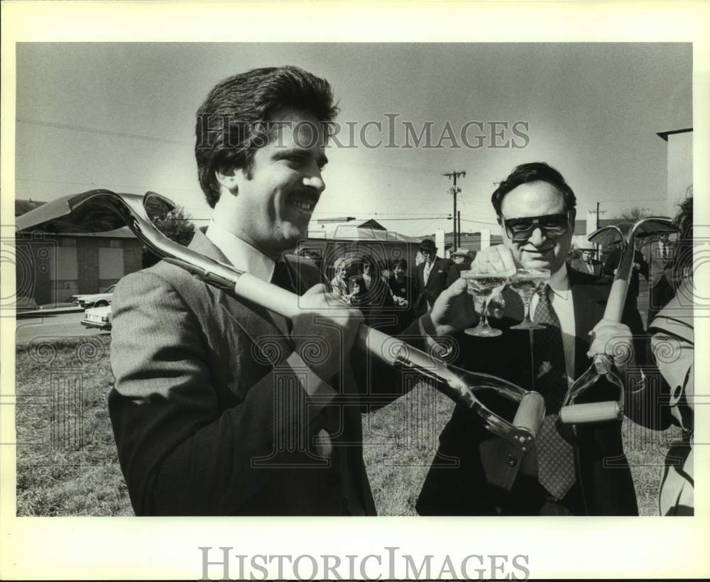 1983 Press Photo Balcones Heights Mayor Kirk K. Colyer &amp; Efraim Abramoff- Historic Images