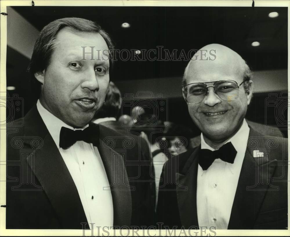 1986 Press Photo Bill Collins & Don Canaday in Tuxedos at La Mansion del Norte- Historic Images