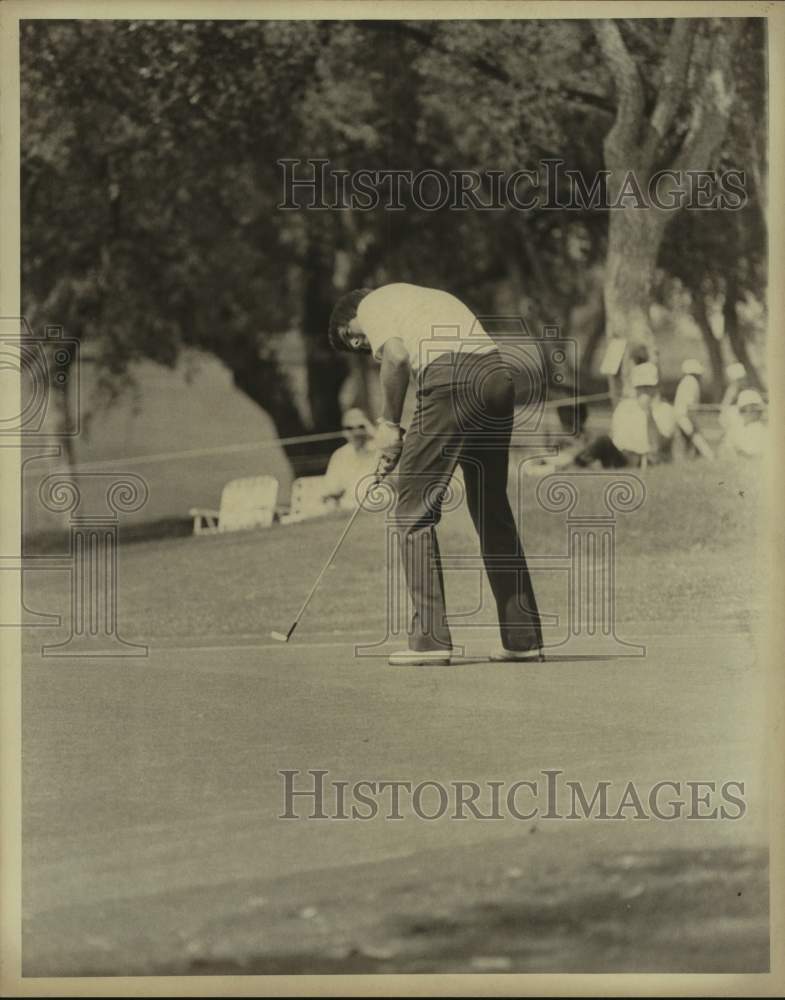 Press Photo Golfer Ron Streck on Putting Green - sas19738 - Historic Images