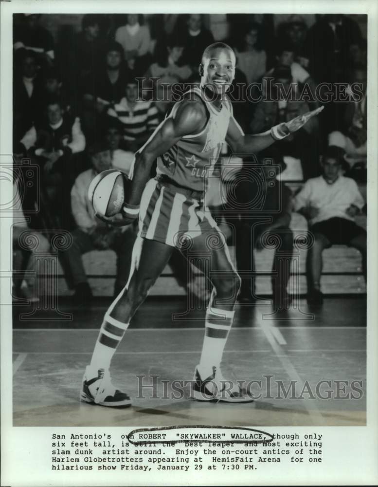 Press Photo Harlem Globetrotters Basketball Player Robert "Skywalker" Wallace - Historic Images
